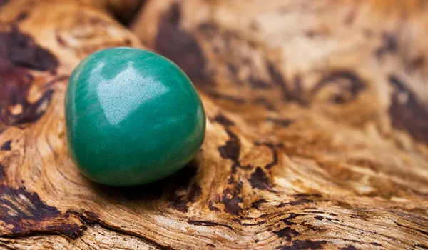 pietra avventurina su legno pietra avventurina su legno
