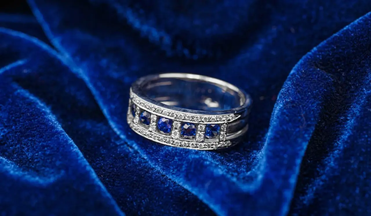 anello diamante blu