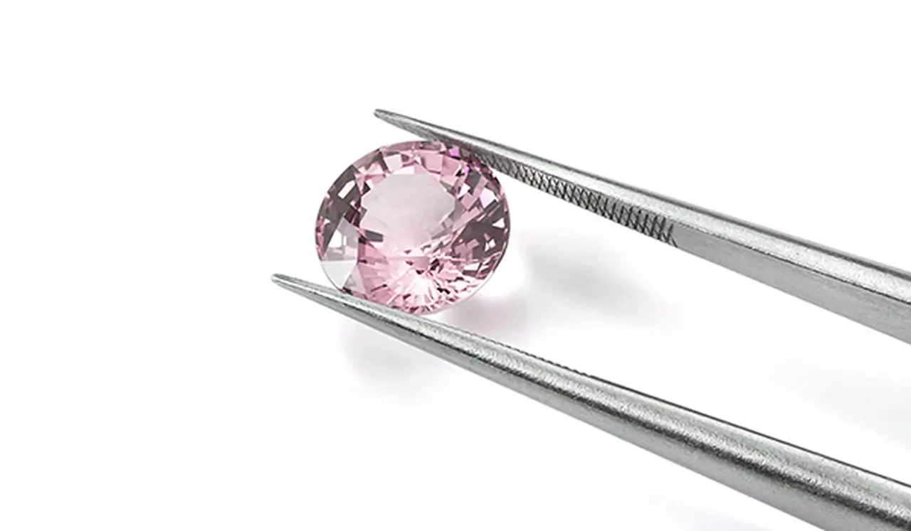 gemma di diamante rosa