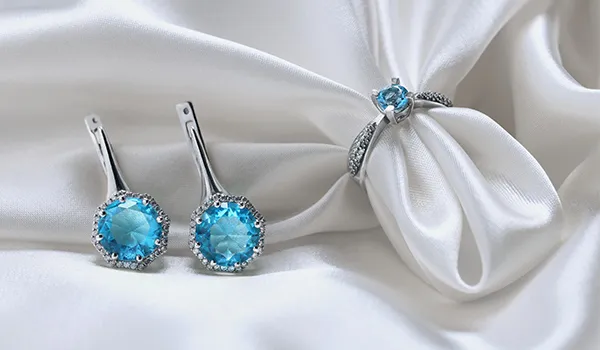 orecchini e anello diamanti azzurri regalo neomamma