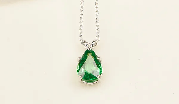 collana con tsavorite verde